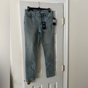 NWT Chaps Slimming Fit Madden Slim Leg Jeans Size 6R LIGHT BLUE